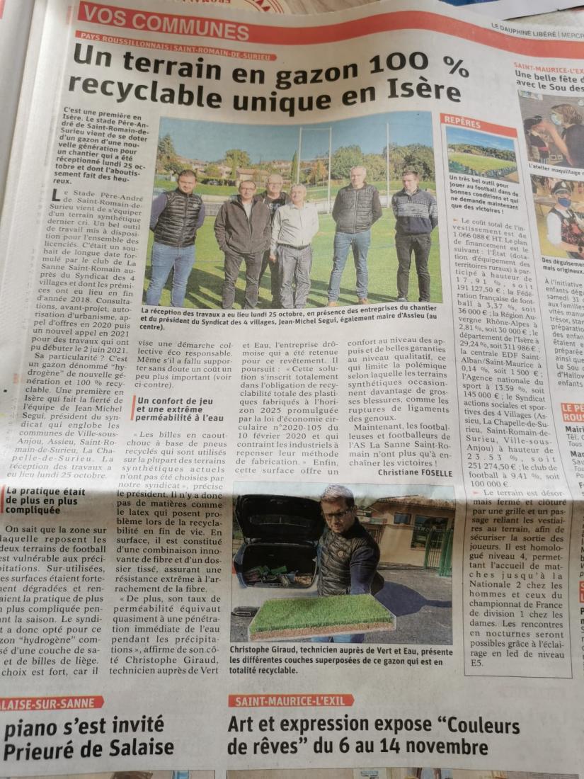 Un terrain en gazon 100 % recyclable unique en Isère - Article du Dauphiné libéré 03/11/21