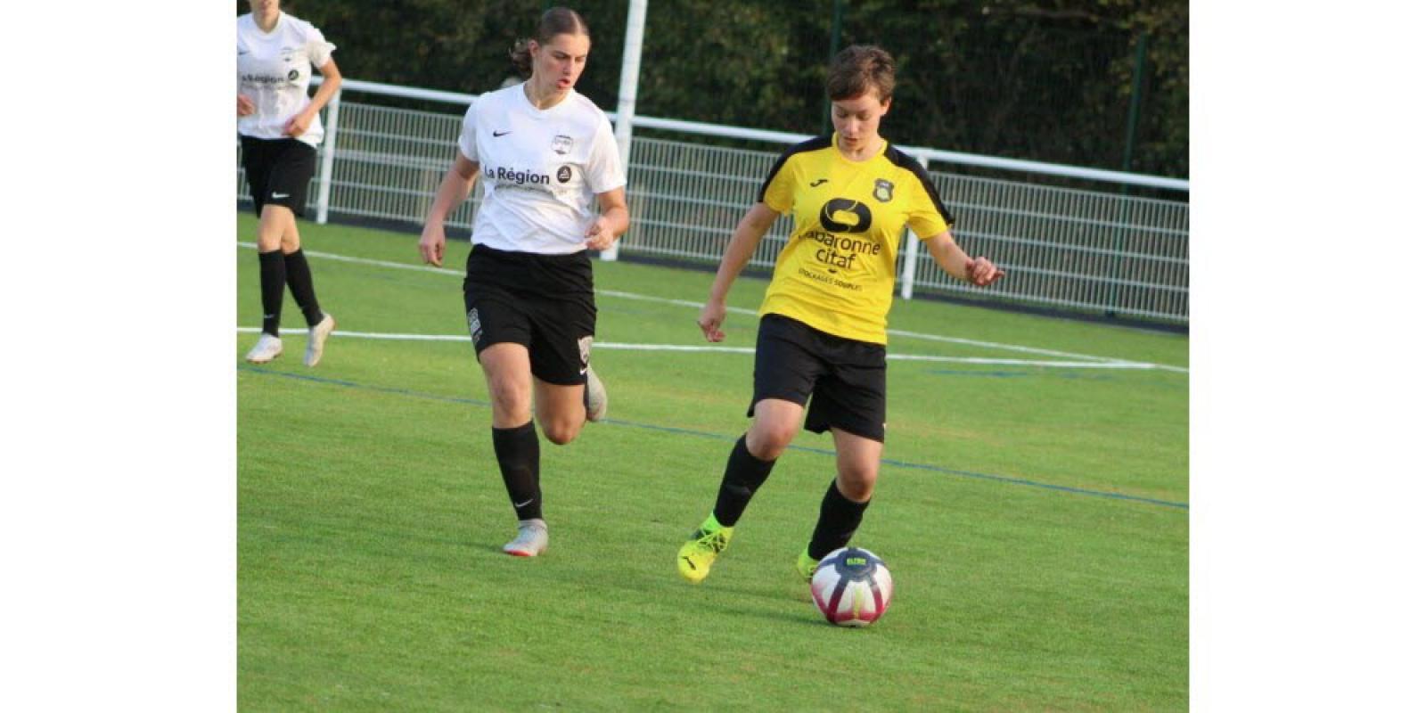 As la Sanne-Saint-Romain, le foot au féminin - Article du Dauphiné libéré - 14/11/2021